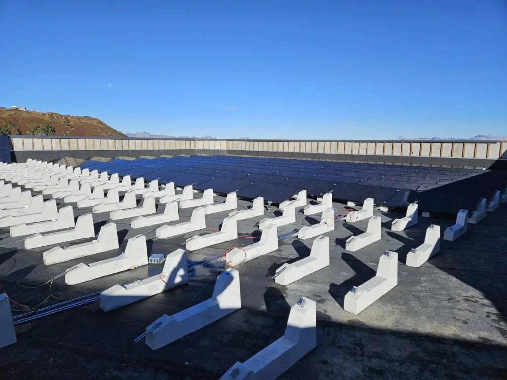 Centrale photovoltaïque sur la télécabine des Chenus